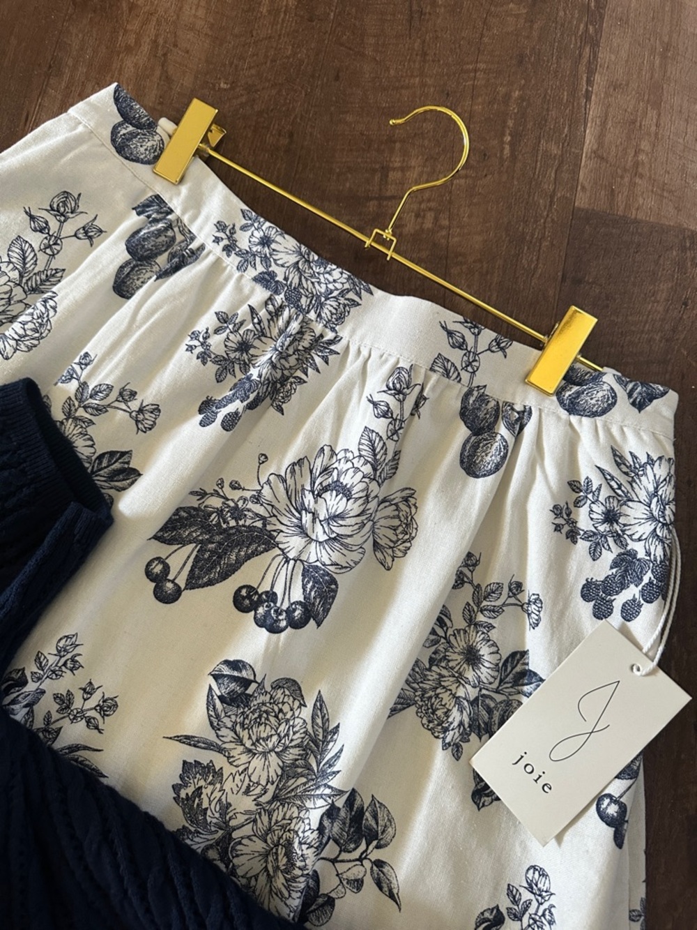 Joie navy sweater and floral matching skirt set size large NWT - Picture 4 of 4